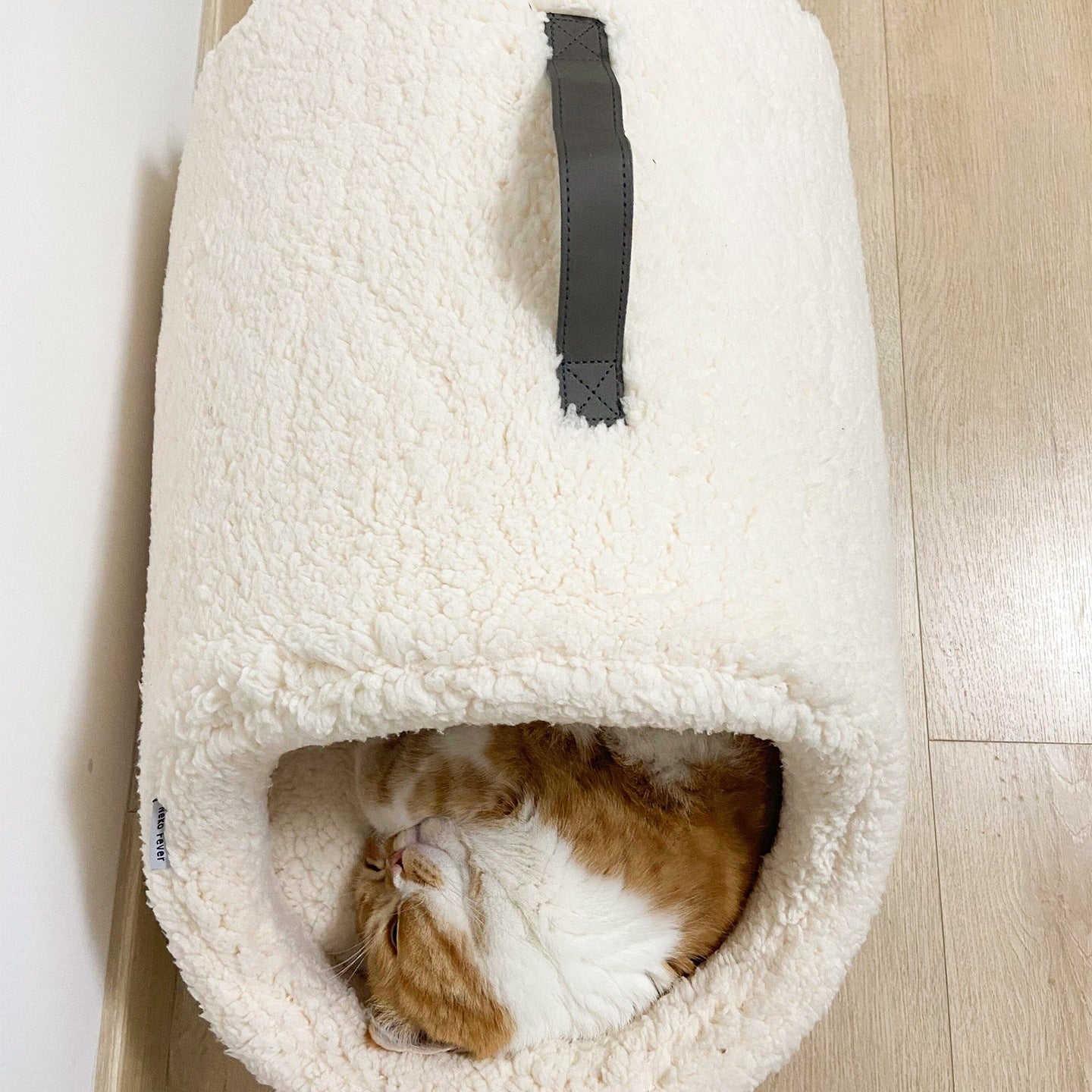 Lamb Wool Cat Bed